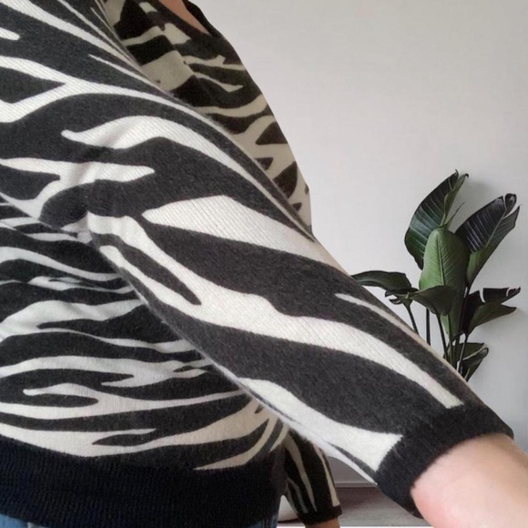 Retro Y2K Zebra Print Sweater Pull Over Black White Size Medium - Picture 3 of 10